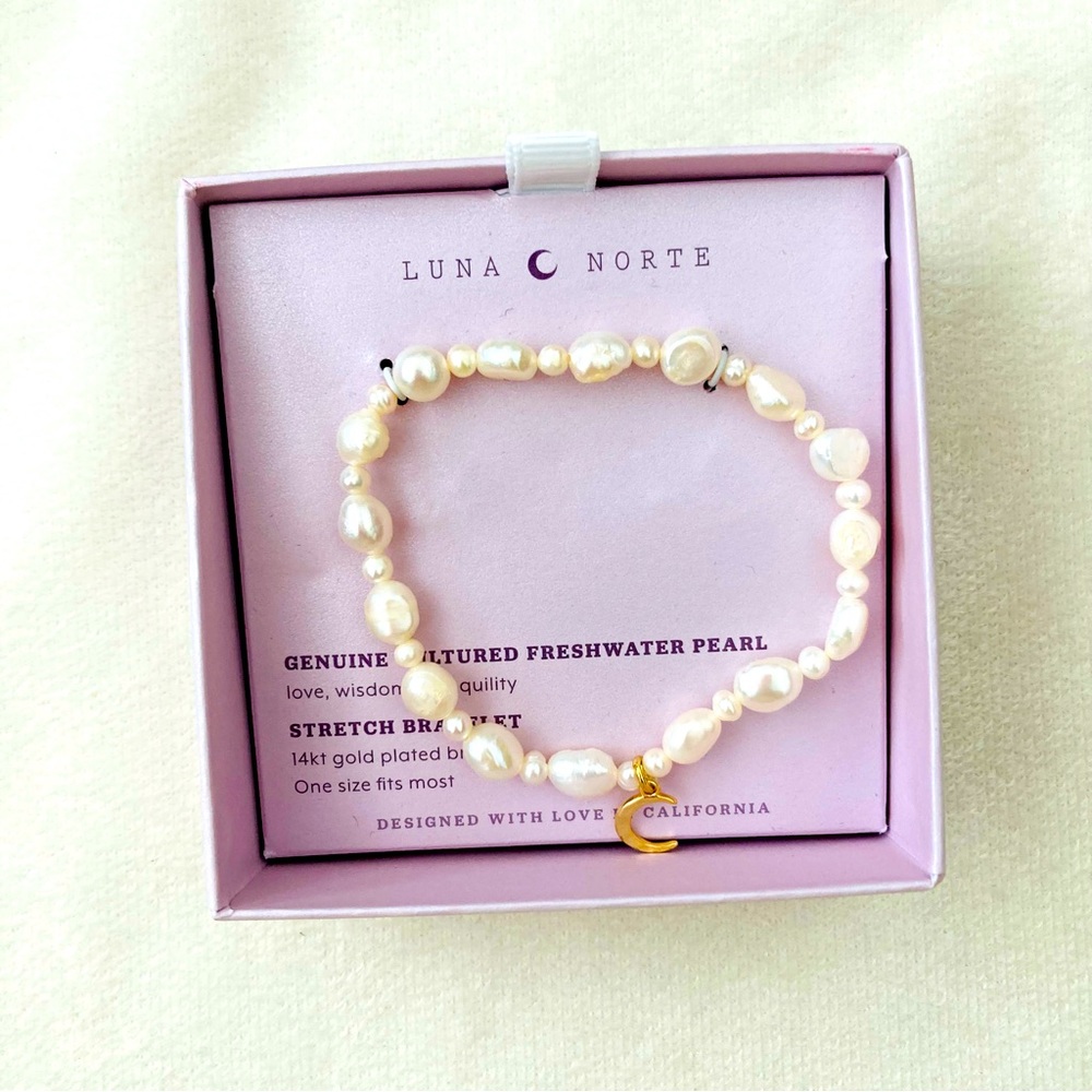 New in box Luna Norte Freshwater Pearl Bracelet Moon Charm 14K Gold Plated